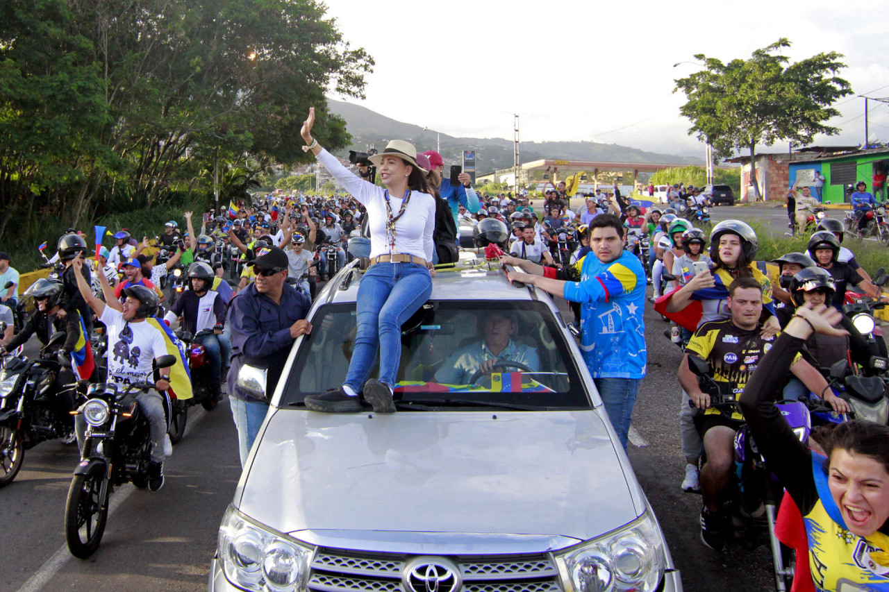 Multitudinaria marcha de la oposición en Venezuela. Foto: EFE.