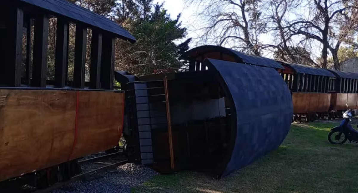 Descarriló el tren de la República de los Niños. Foto: Policía bonaerense