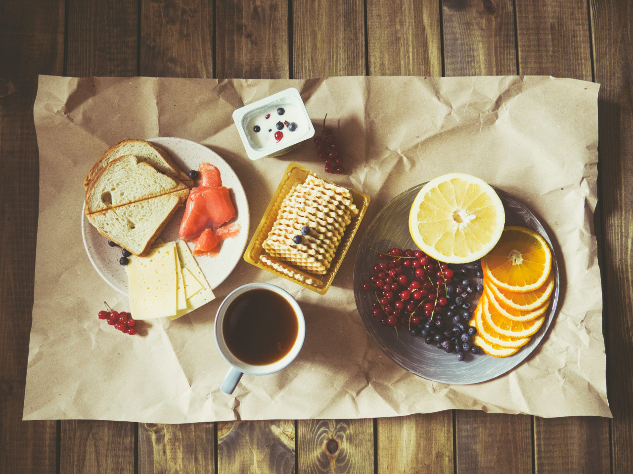 Desayuno, yogurt, comida, frambuesa, fruta. Foto: Unsplash