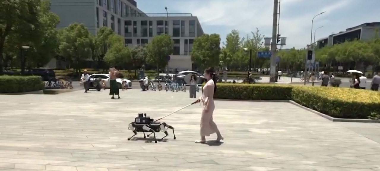 El robot es capaz de navegar por su entorno físico a través de cámaras y sensores. Foto: Reuters.
