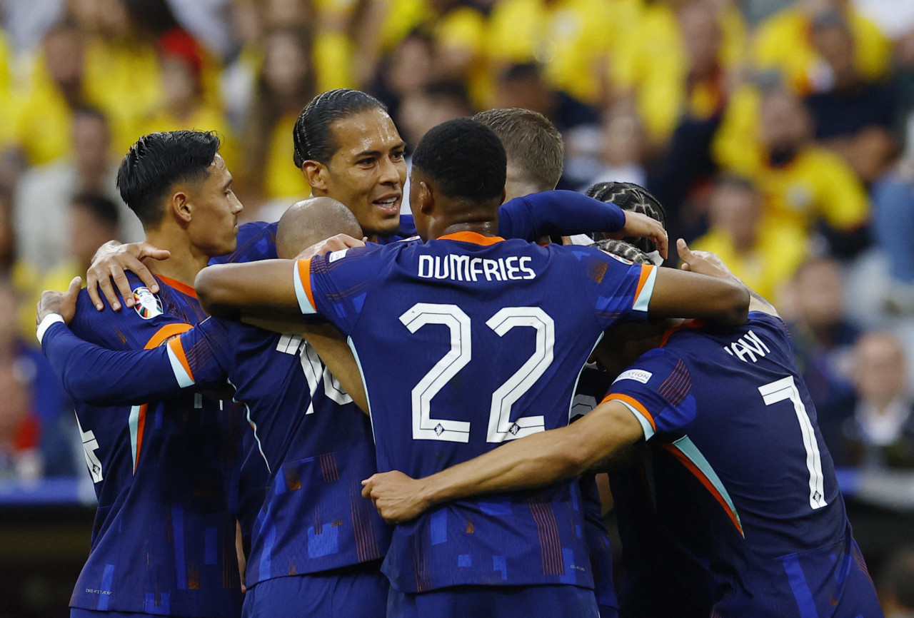 Países Bajos goleó 3-0 a Rumania en octavos de final. Foto: Reuters.