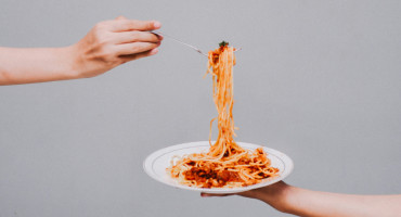 Salsa, comida, fideos. Foto. Unsplash