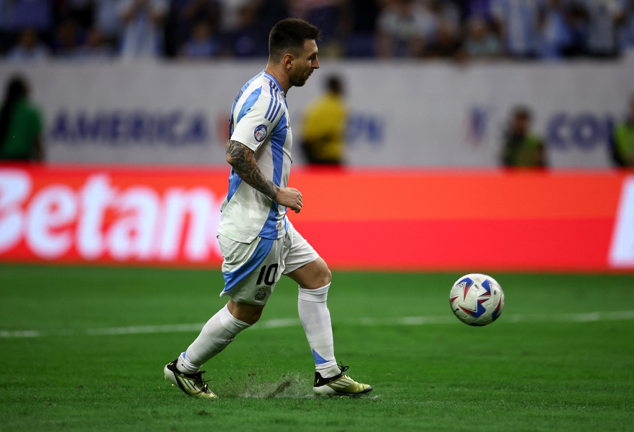 Messi falló su penal ante Ecuador. Foto: Reuters.