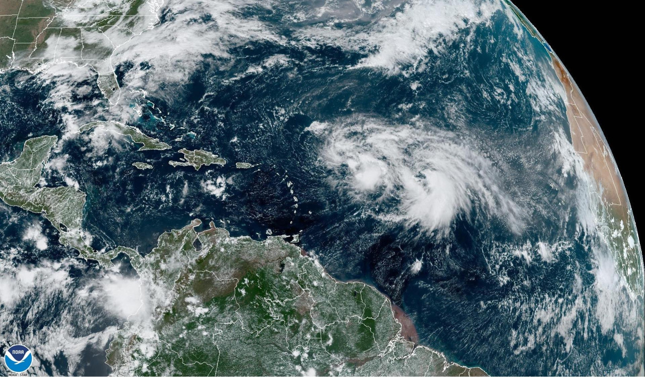 Localización de una tormenta sobre el Atlántico. Foto: EFE.