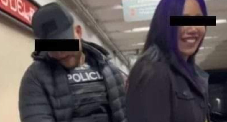 Policía suspendido por filmar contenido erótico en el subte. Foto: X.