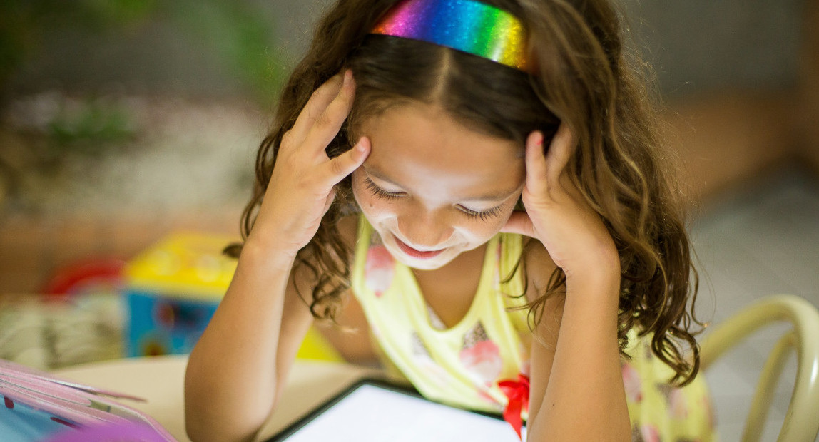 Niños y tecnología. Foto: Unsplash.