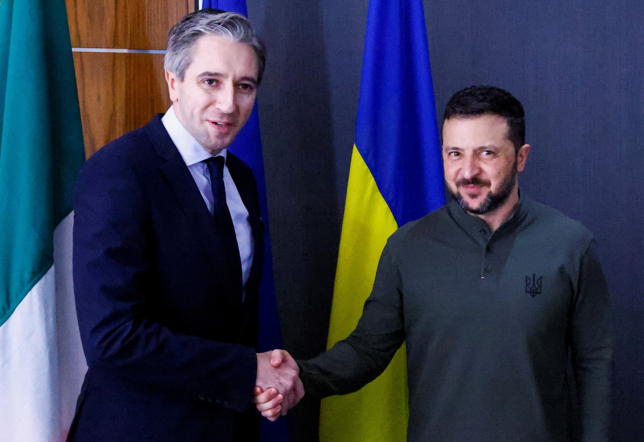 Simon Harris y Volodímir Zelenski en Irlanda. Foto: REUTERS.