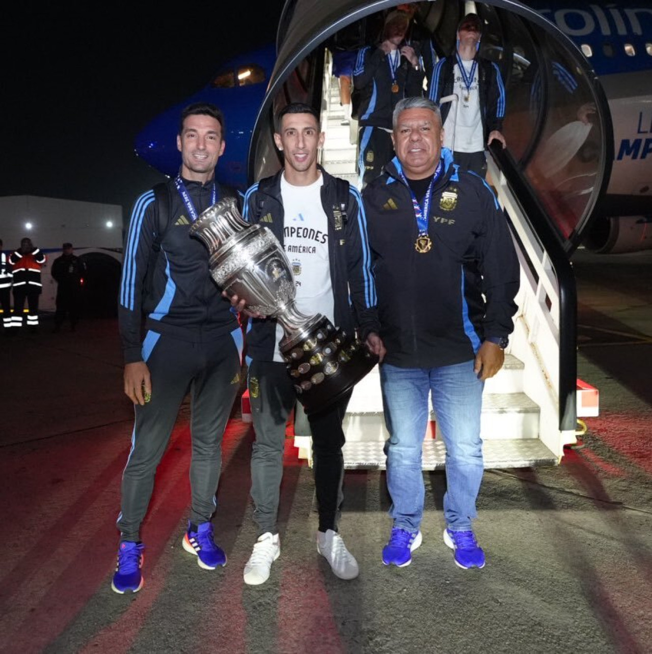 Lionel Scaloni, Ángel Di María y Chiqui Tapia. Foto: X Argentina.