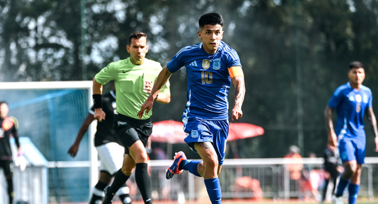 Thiago Almada con la Selección Argentina Sub 23. Foto: AFA.