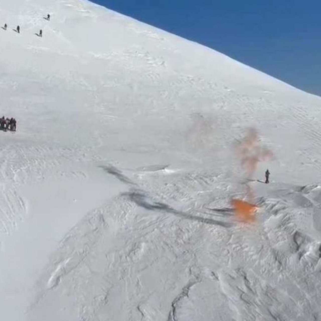 El momento del rescate del argentino en Chile. Fuente: Captura.