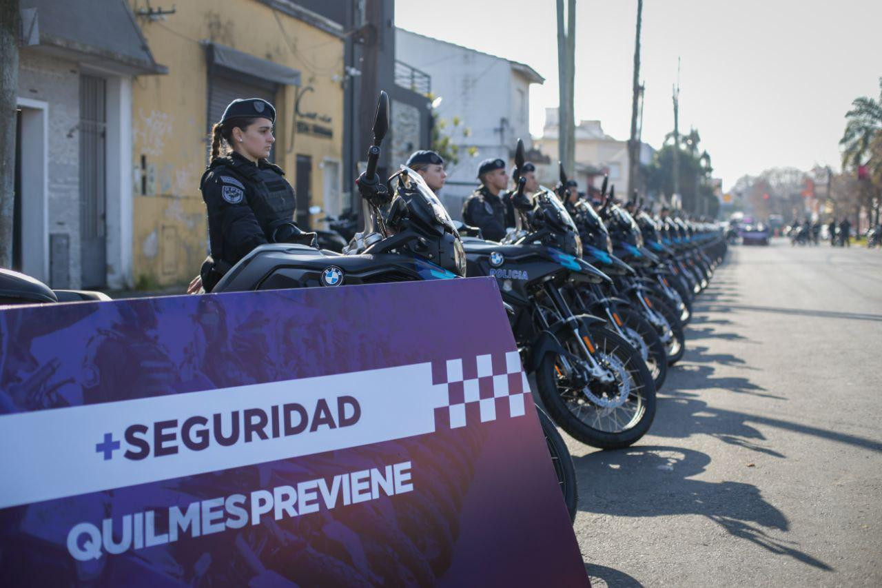 Entrega de patrulleros en Quilmes