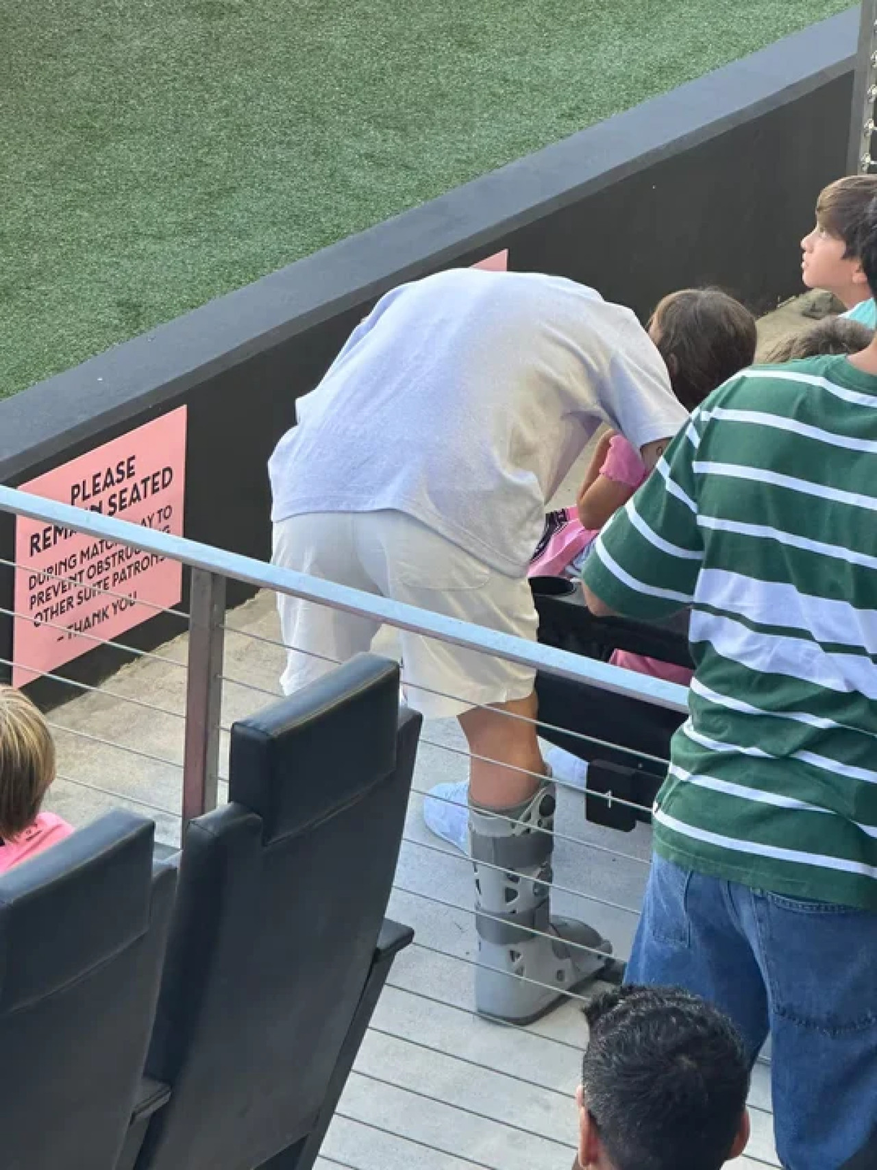 Messi con la bota ortopédica en el partido del Inter Miami. Foto: NA.