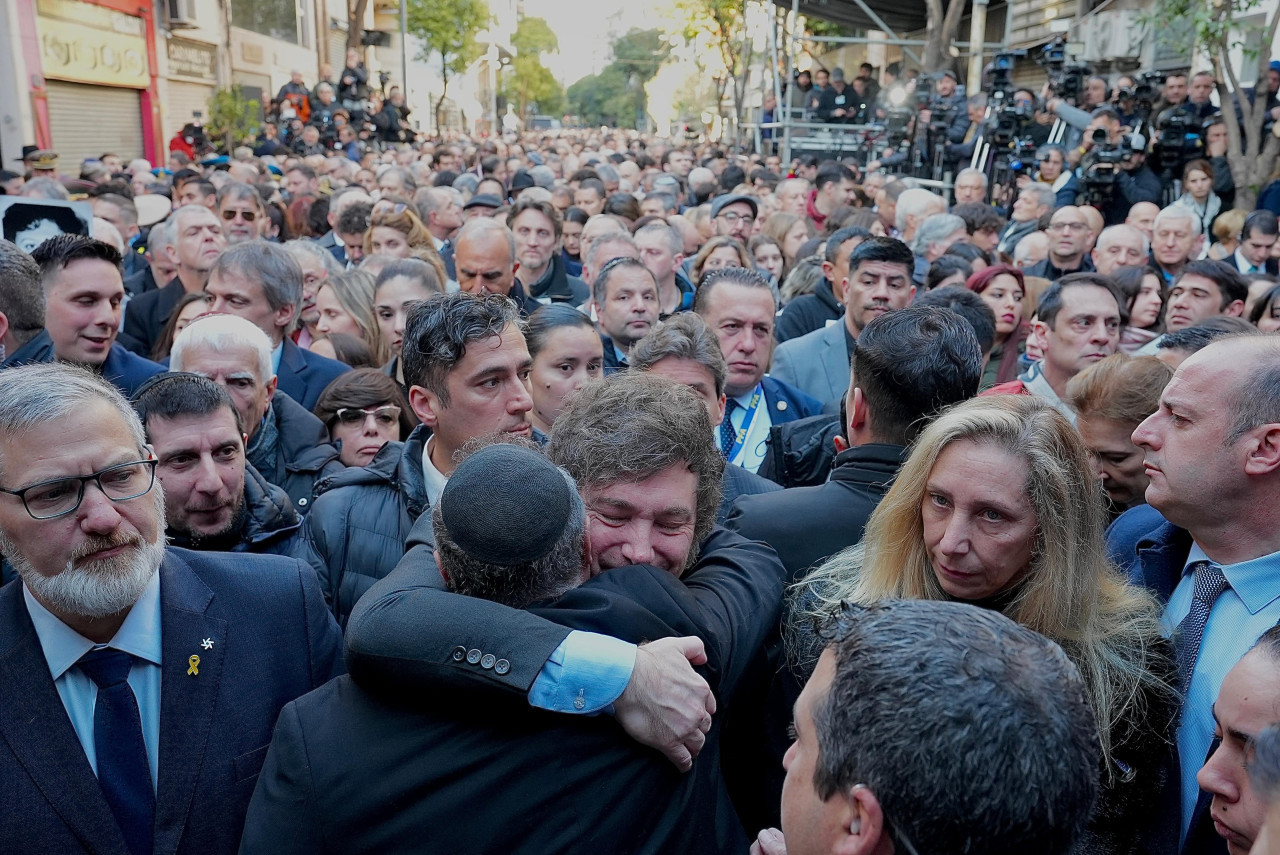 El Presidente Javier Milei participó en el acto por el 30° aniversario del atentado a la AMIA. Foto: Presidencia.