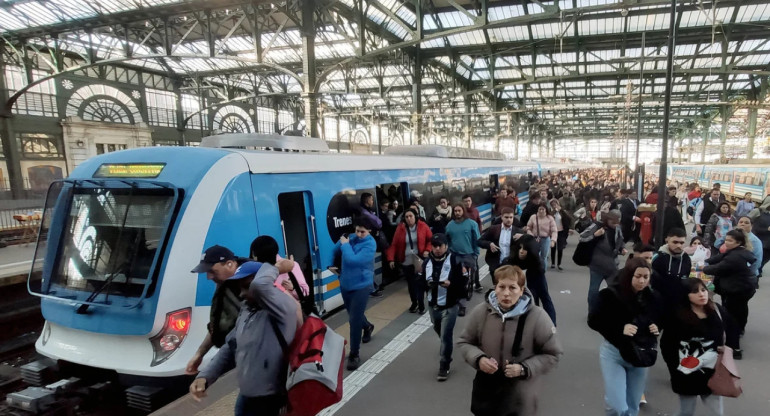 La Fraternidad podría convocar un paro de trenes. Foto: NA.