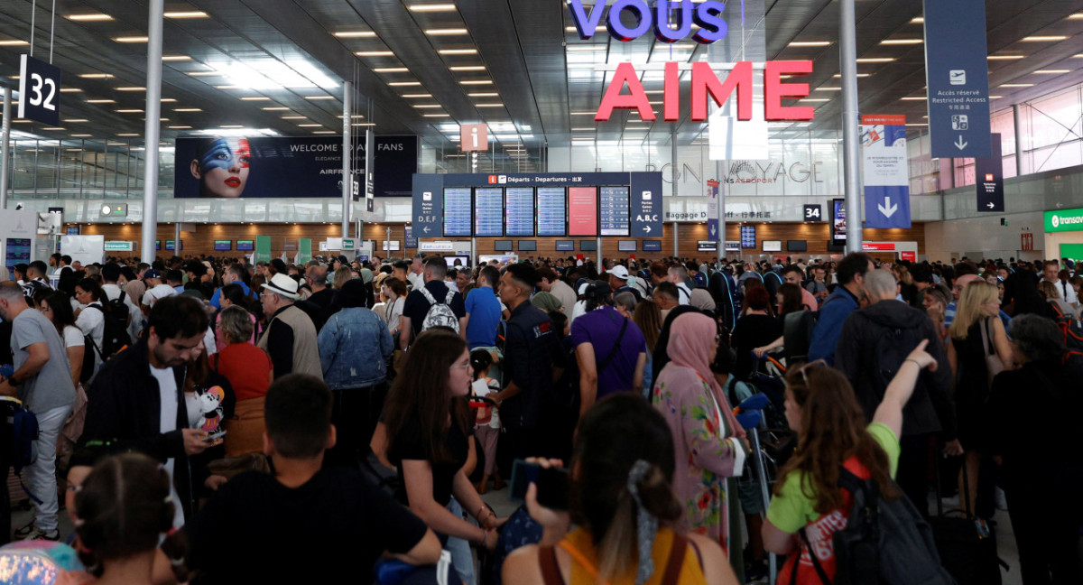 Complicaciones en aerolíneas de todo el mundo por fallo informático de Microsoft. Foto: Reuters.