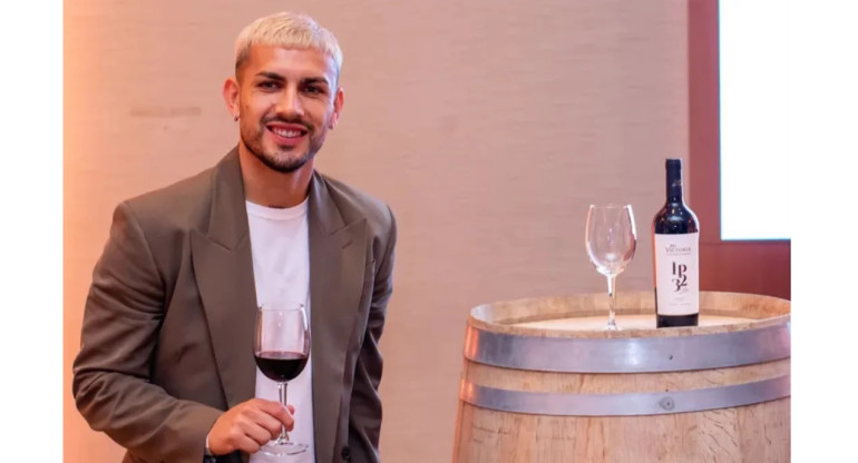 Leandro Paredes y su vino LP32. Foto: NA