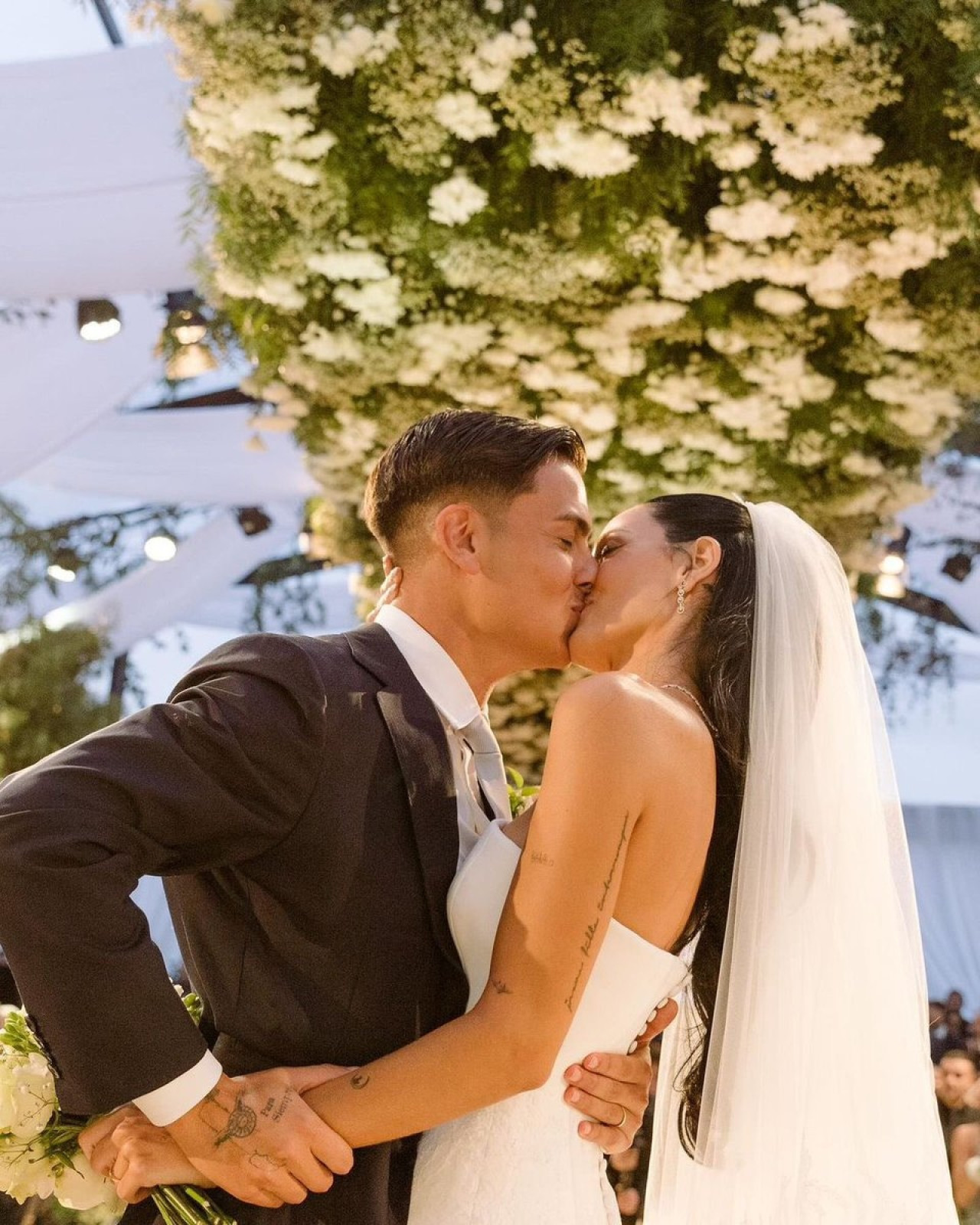 La foto oficial que subieron Oriana y Dybala. Fuente: Instagram