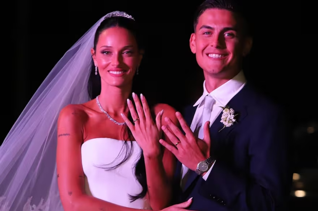 Oriana Sabatini y Paulo Dybala mostraron sus anillos. Fuente: X