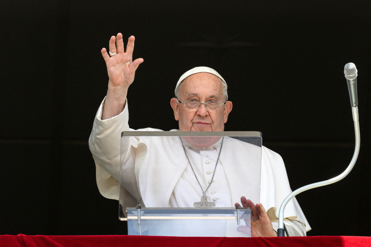 El papa Francisco durante el rezo dominical del Ángelus. Foto:Reuters.