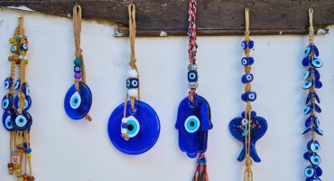 Ojo turco; mal de ojo; envidia. Foto: Unsplash.