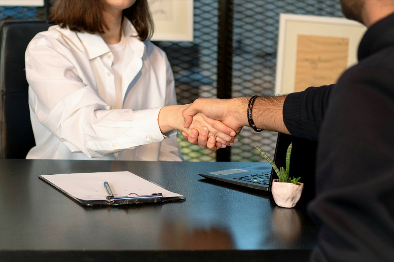 Trabajo, negocios. Foto: Unsplash.