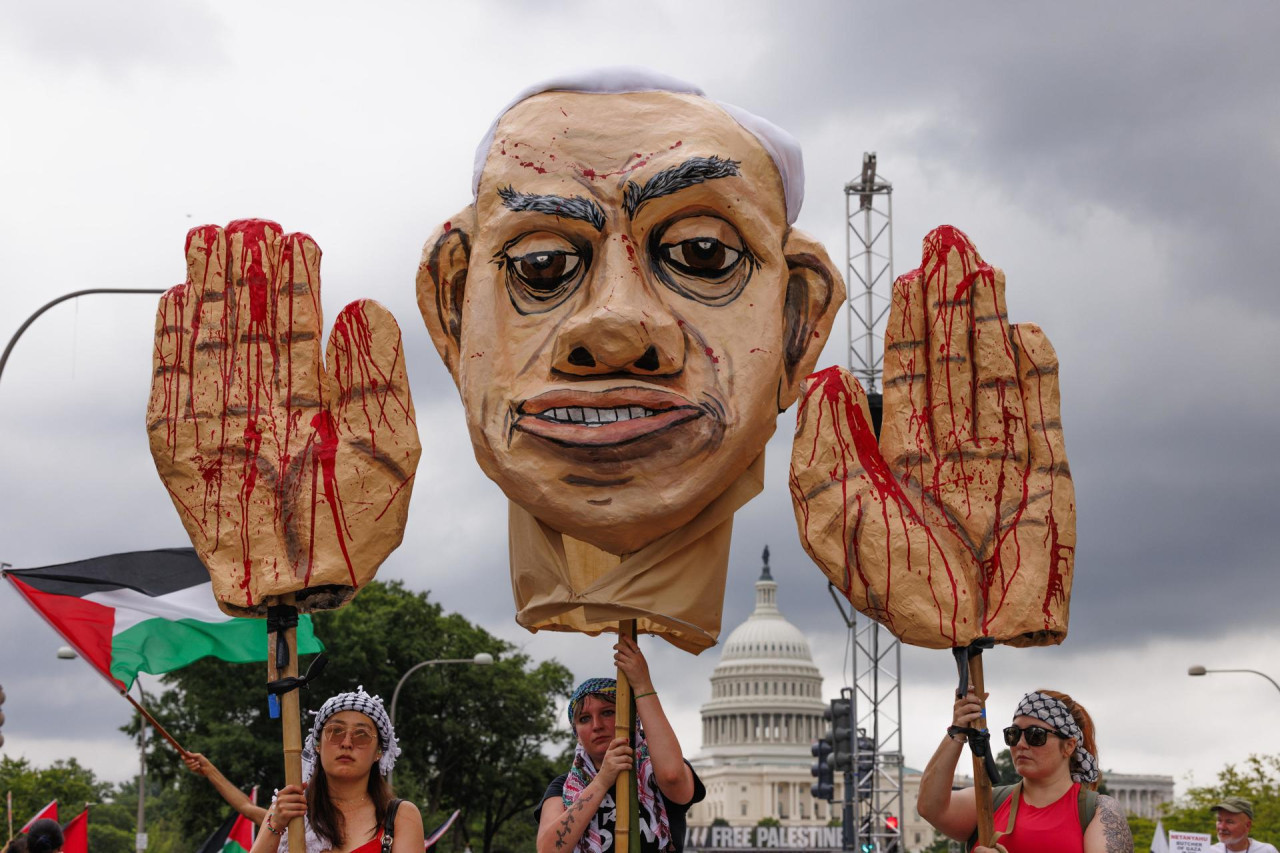 Manifestantes contra Netanyahu frente al Capitolio. Foto: EFE.