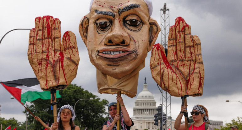 Manifestantes contra Netanyahu frente al Capitolio. Foto: EFE.