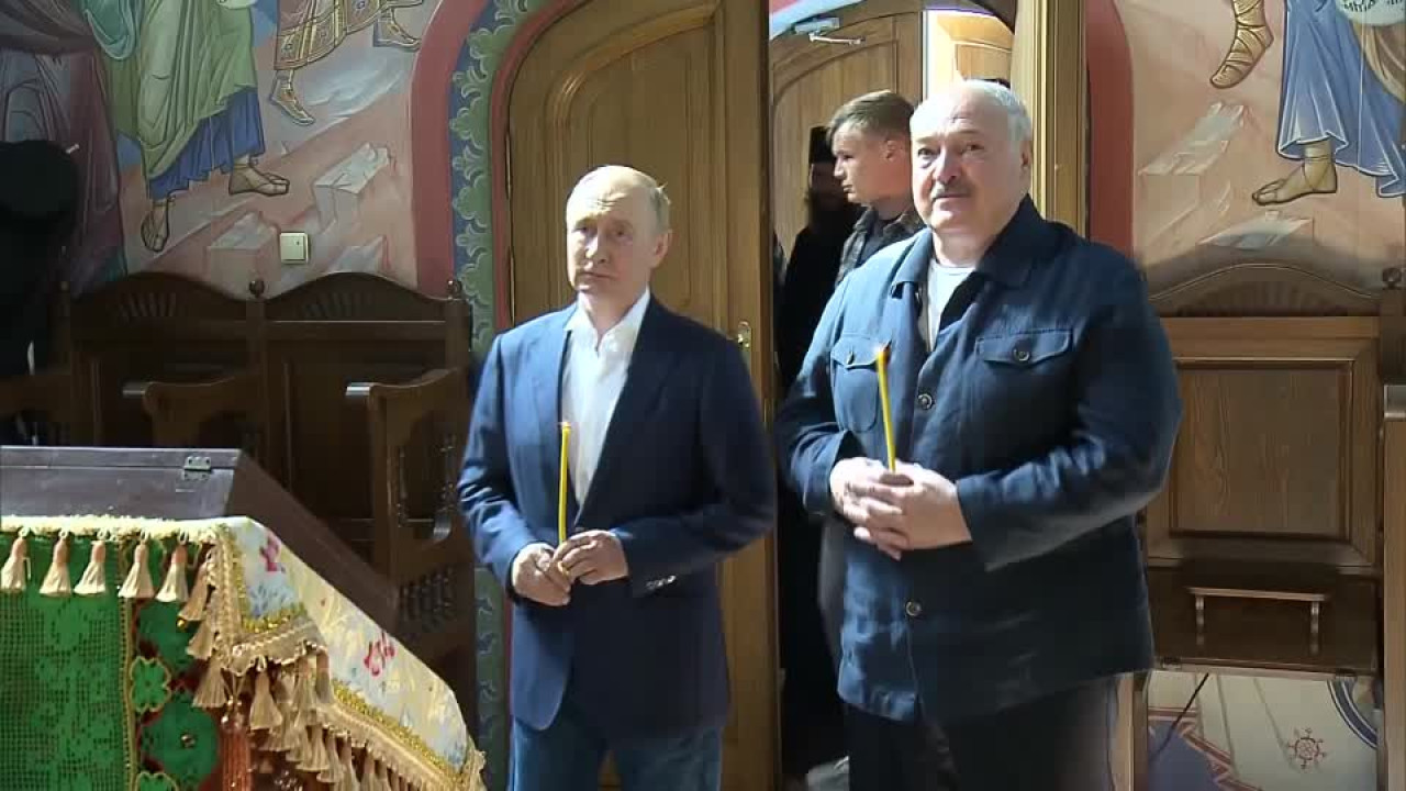 Putin y Lukashenko en un monasterio. Foto: Reuters.