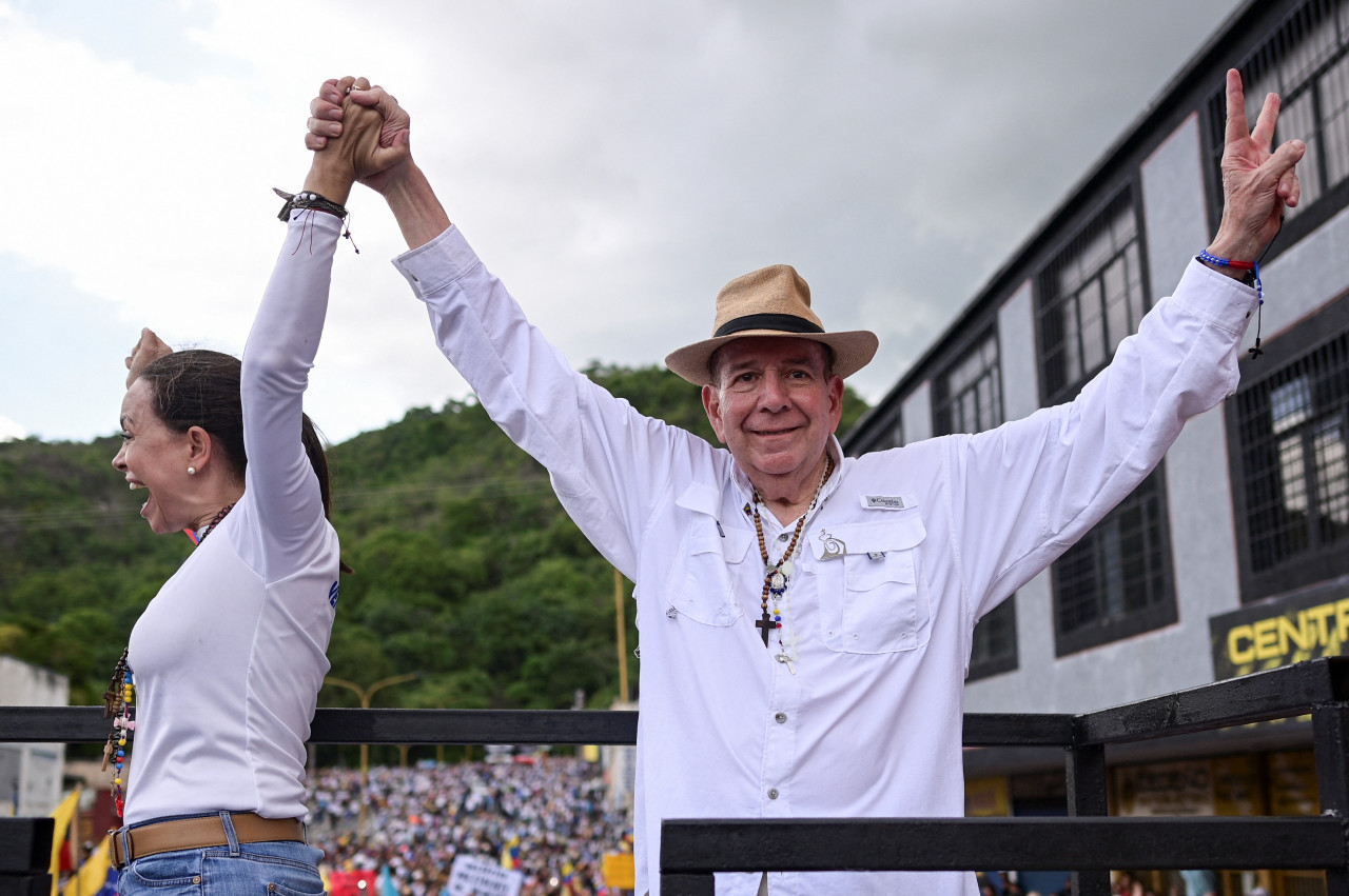 Edmundo Gonzalez y Maria Corina Machado. Foto: Reuters