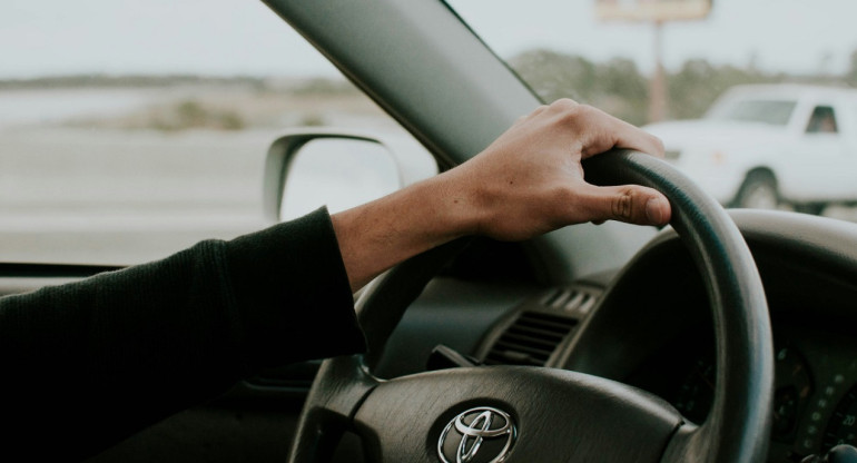 Autos; conducir; manejar. Foto: Unsplash.