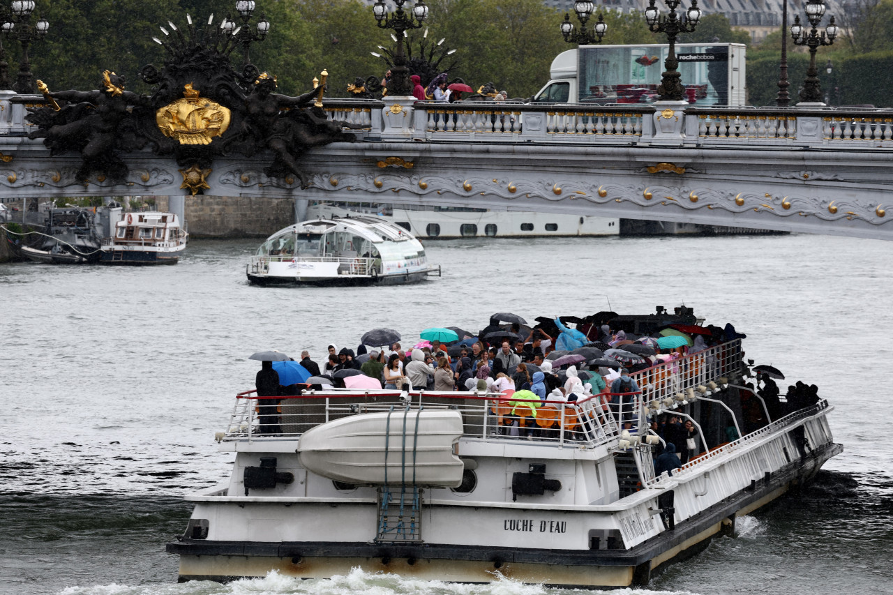 El Río Sena se prepara para la inauguración de los Juegos Olímpicos París 2024. Foto: REUTERS.