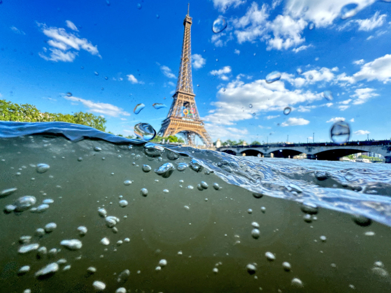 La Torre Eiffel en la apertura de los Juegos Olímpicos. Foto Reuters.