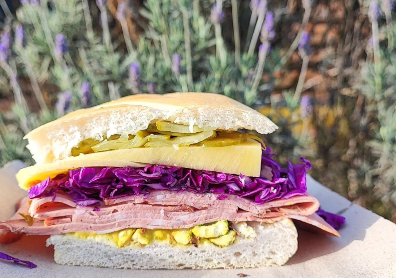 Sándwiches de La Matera. Foto: @lamateralezama