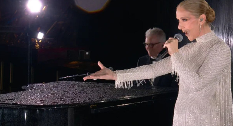 Céline Dion en la inauguración de los Juegos Olímpicos.	Foto: captura