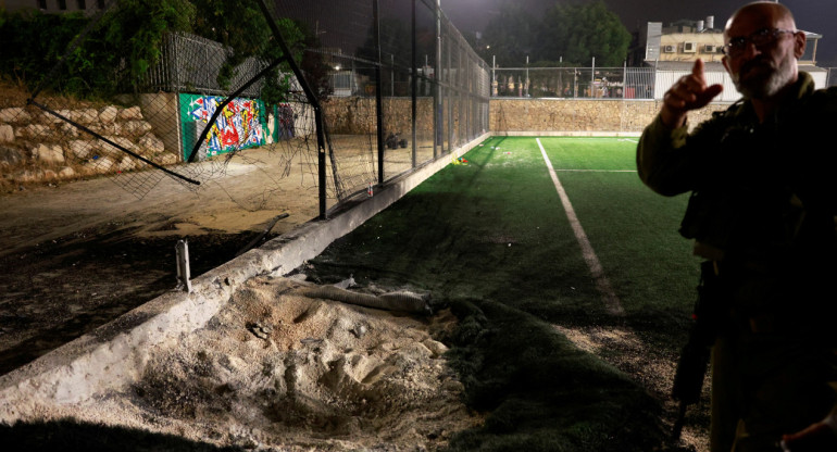 Ataque de Hezbollah contra una cancha de fútbol. Foto: Reuters.