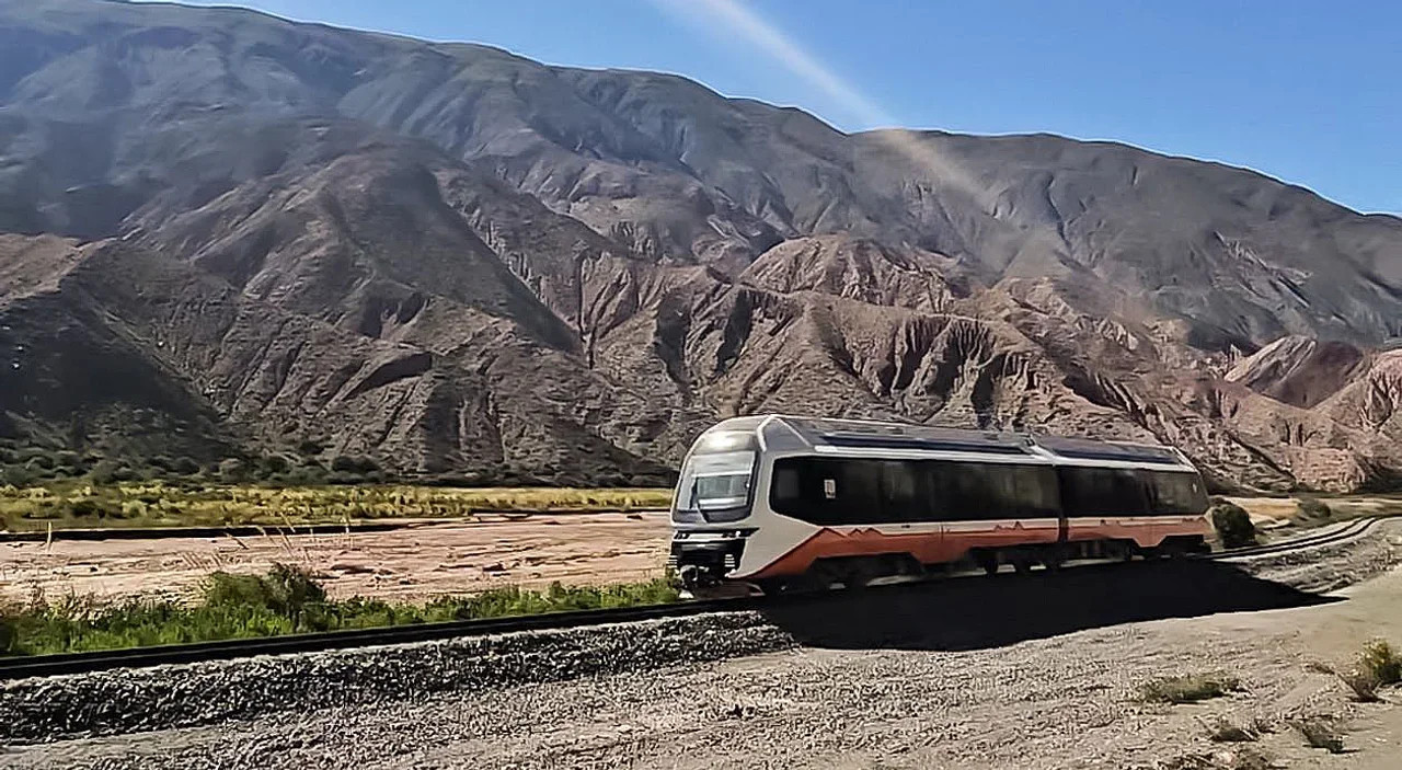 El Tren Solar recorre la Quebrada de Humahuaca con fines turísticos. Foto: NA.