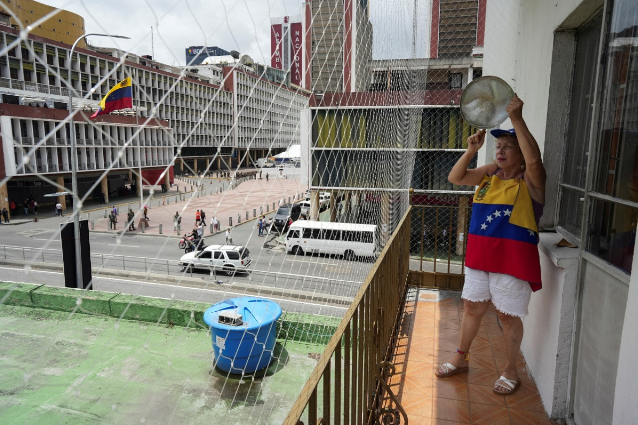 Cacerolazos y protestas en Venezuela. Foto: Reuters.