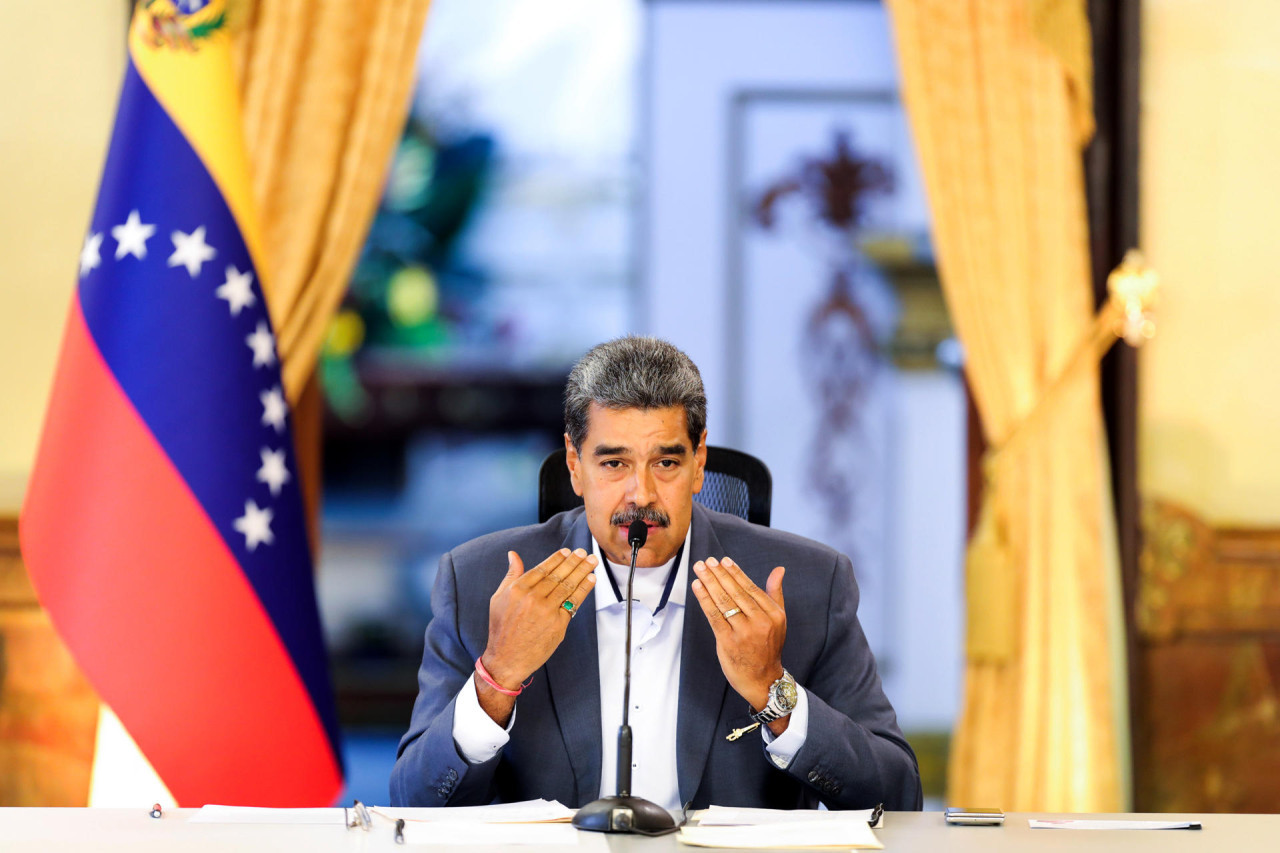 Fotografía cedida por Prensa Miraflores donde se observa al presidente de Venezuela, Nicolás Maduro, durante un Consejo de Defensa de la Nación, en Caracas (Venezuela). EFE