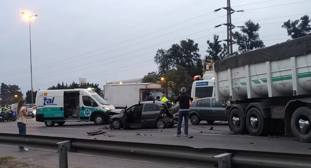 Accidente múltiple en Panamericana: nueve autos chocaron y hay un herido. NA