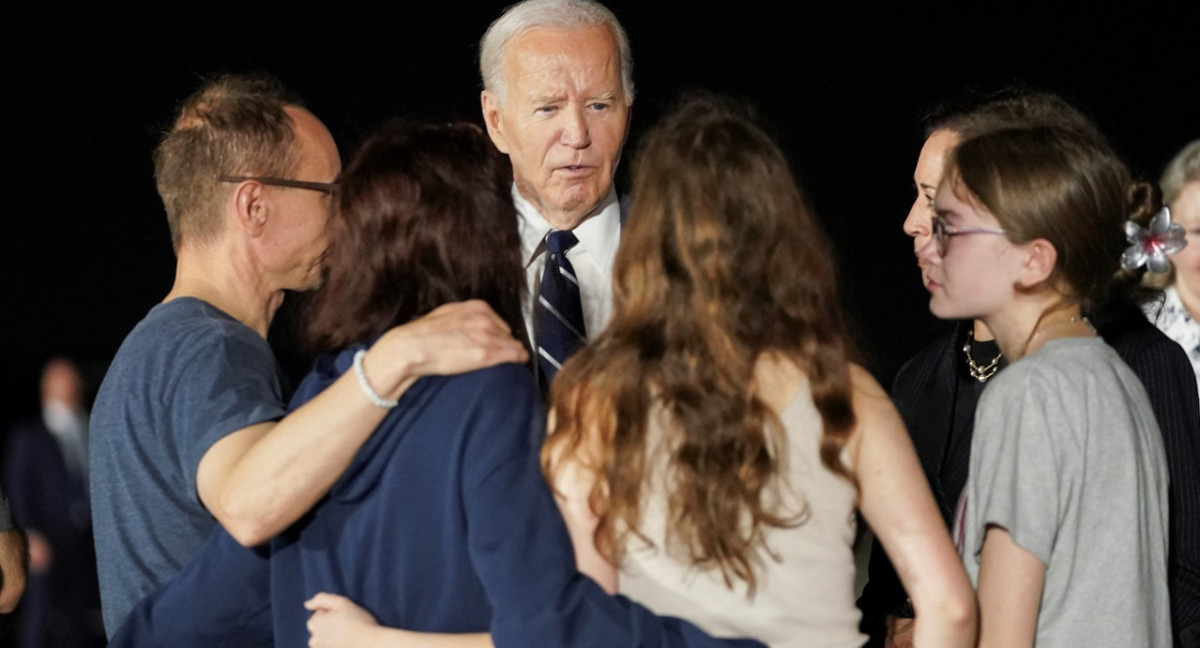 Biden y Harris reciben los presos liberados en el intercambio con Rusia. Foto: Reuters