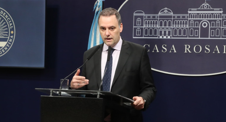 Conferencia de prensa de Manuel Adorni. Foto: Presidencia.