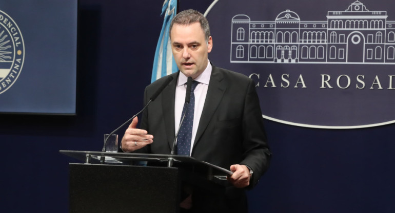 Conferencia de prensa de Manuel Adorni. Foto: Presidencia.