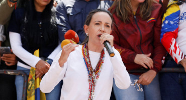 Corina Machado, marcha opositora en Venezuela. Foto: Reuters