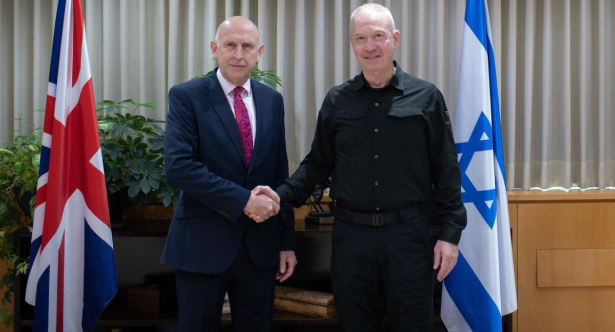 El ministro israelí de Defensa, Yoav Gallant, y el secretario de Defensa británico, John Healey. Foto: X @yoavgallant