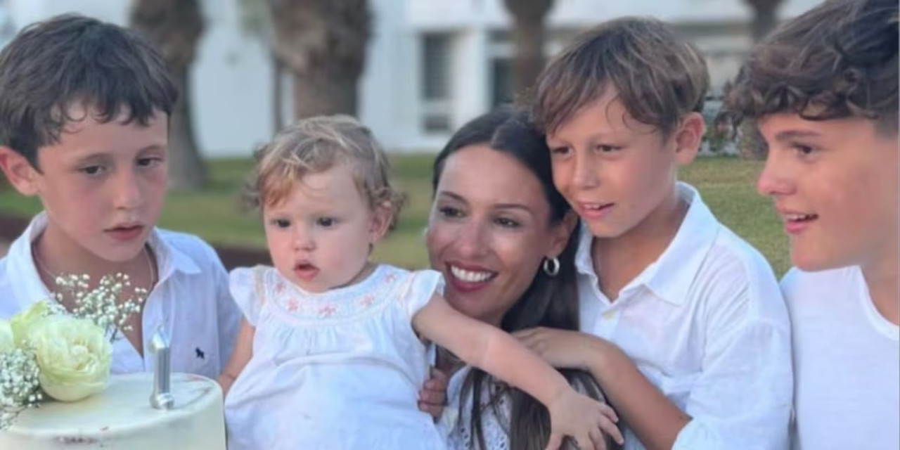 Pampita y sus hijos. Fuente: Instagram.