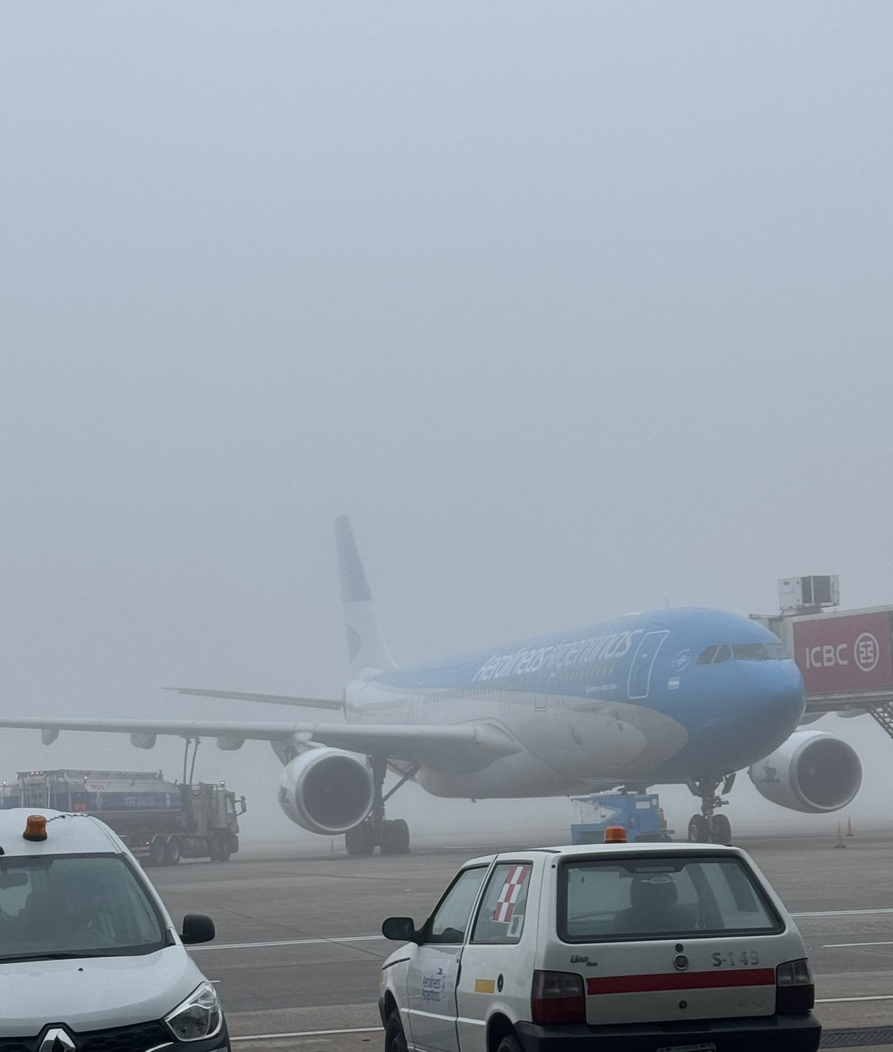 Fuerte neblina en Aeroparque. Foto: Twitter.