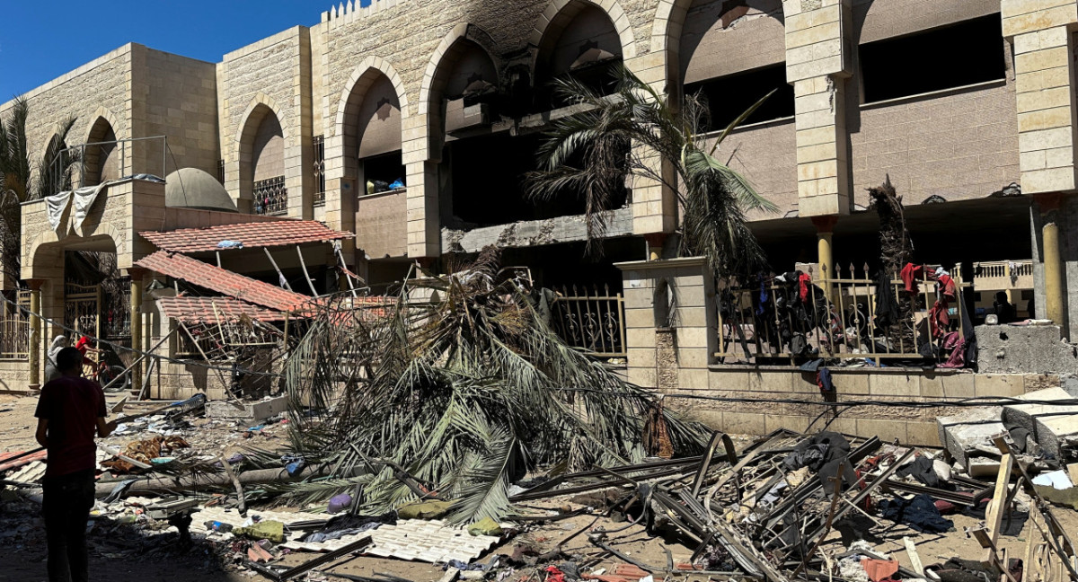 Ataque de Israel sobre una escuela de Gaza. Foto: REUTERS.