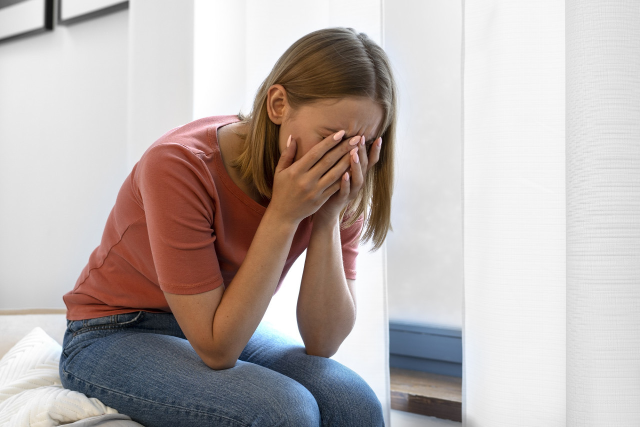 Mujer llorando. Foto Freepik.