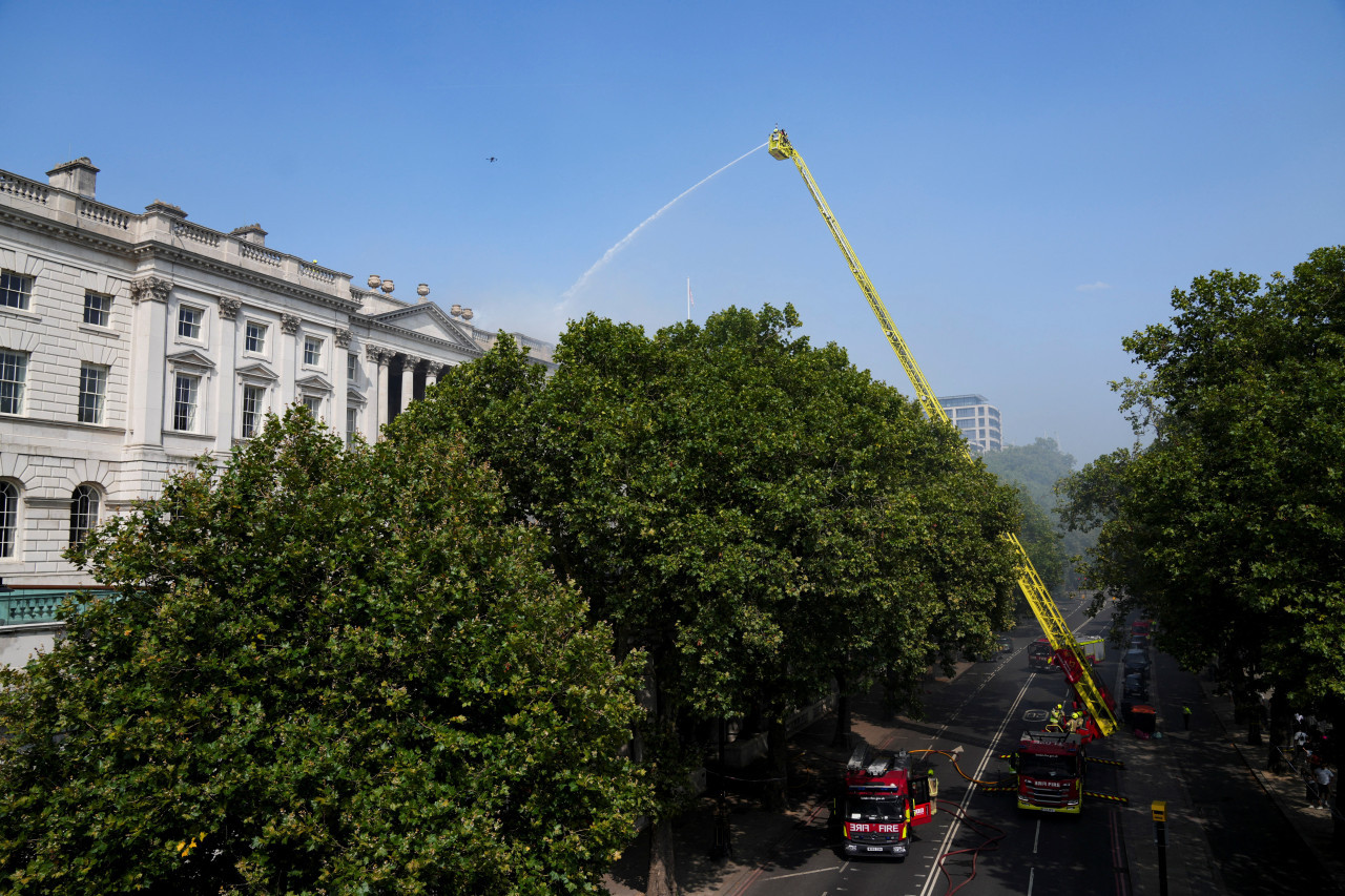 Incendio en un edificio histórico en Londres. Foto: Reuters.