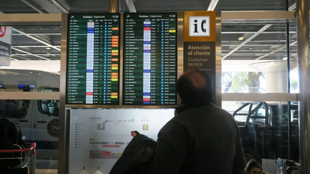 Demoras y cancelaciones de vuelos en Aeroparque. Foto: NA.